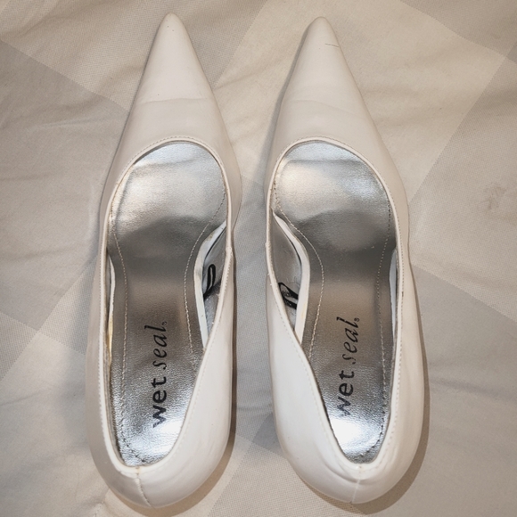 Wet Seal Vintage Women's Size 10 White Pointed Toe High Heels - Picture 3 of 6